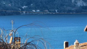 Laura's Cottage with Independent Lake View